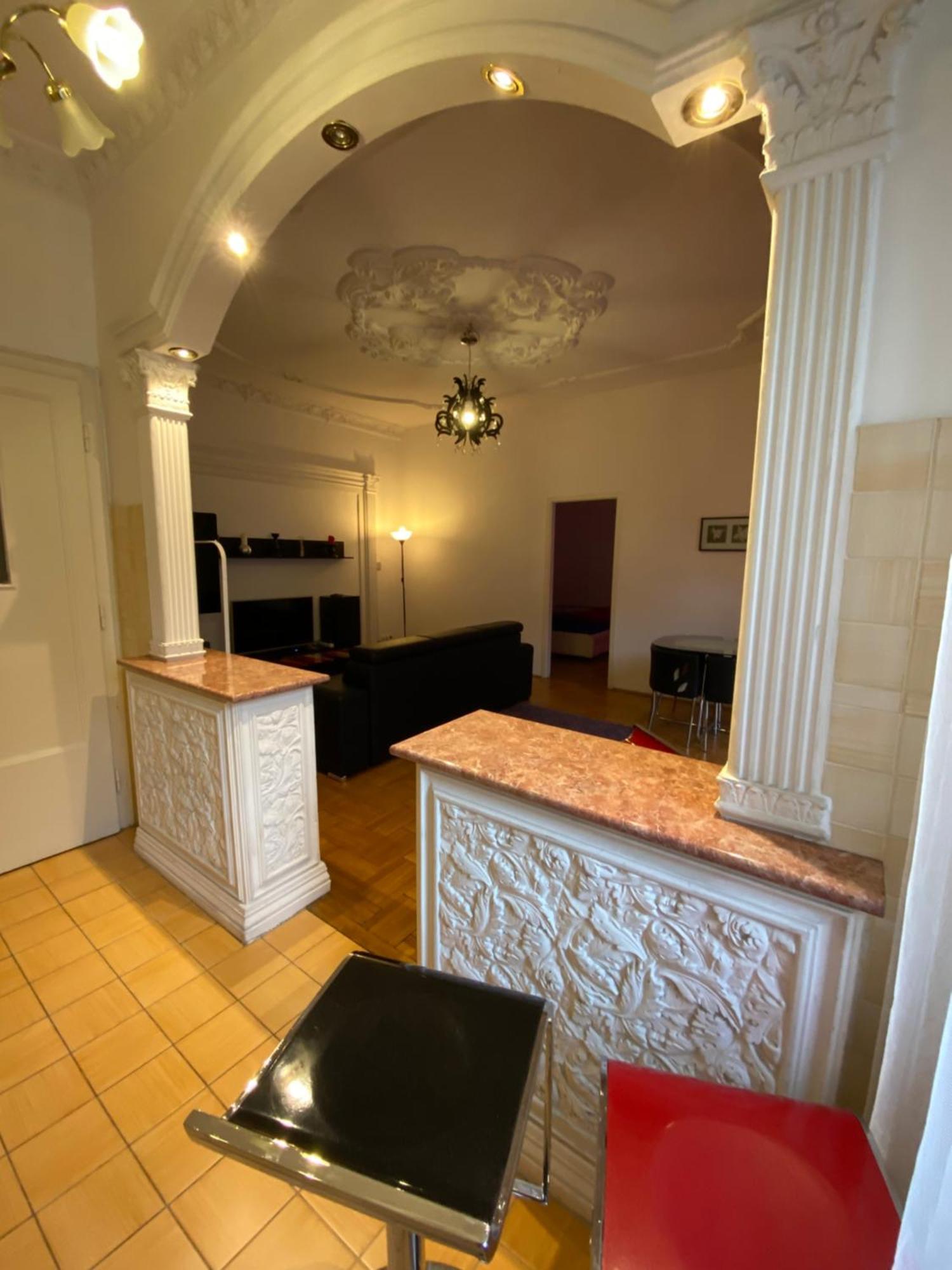 Apartment With Balcony And Ac Next To Danube Budapest Exterior photo
